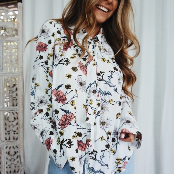 •LAST ONE//Florence Floral Button Down• - Picture 5 of 8